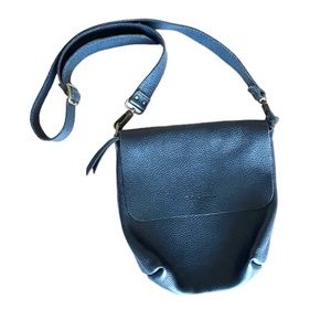CALMA 11600  Crossbody Navy Leather Bag.